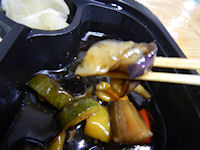 ガスト 彩り野菜の黒酢から揚げ弁当